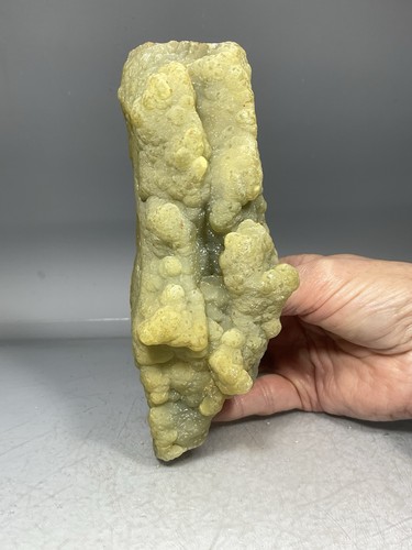 Rocks yellow smithsonite - -,