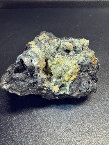 8015 raw cerussite - cerussite, on